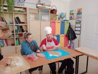 Pieczenie świątecznych pierniczków w zespole 