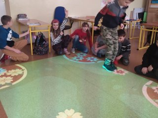 Zajęcia edukacyjne z użyciem podłogi interaktywnej