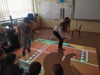 Zajęcia edukacyjne z użyciem podłogi interaktywnej