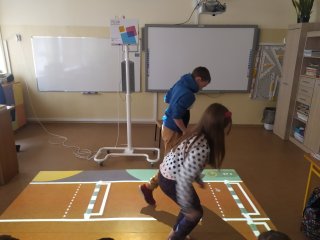Zajęcia edukacyjne z użyciem podłogi interaktywnej
