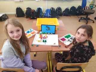 Lekcja robotyki i programowania w ramach projektu