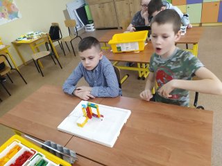 Lekcja robotyki i programowania w ramach projektu