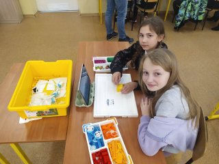 Lekcja robotyki i programowania w ramach projektu