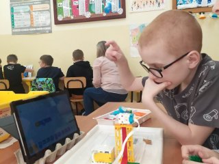 Lekcja robotyki i programowania w ramach projektu