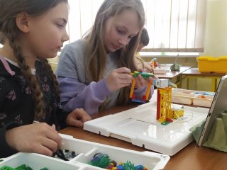 Lekcja robotyki i programowania w ramach projektu