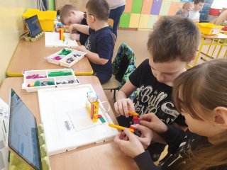 Lekcja robotyki i programowania w ramach projektu