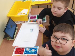 Lekcja robotyki i programowania w ramach projektu