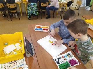 Lekcja robotyki i programowania w ramach projektu