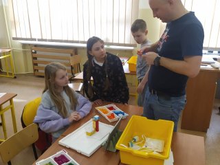 Lekcja robotyki i programowania w ramach projektu
