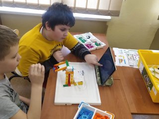Lekcja robotyki i programowania w ramach projektu