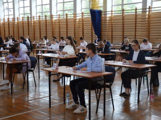 ŁATWY CZY TRUDNY?  -  EGZAMIN ÓSMOKLASISTY