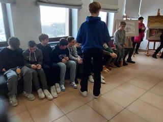 Klasa sportowa z wizytą w teatrze