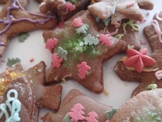 Pieczenie świątecznych pierniczków w oddziale przedszkolnym