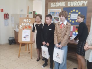 Konkurs poetycki w Miejskiej i Powiatowej Bibliotece Publicznej w Biłgoraju