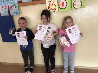 Rozstrzygnięcie szkolnego konkursu plastycznego "KOLOROWE SKARPETKI NIE DO PARY"