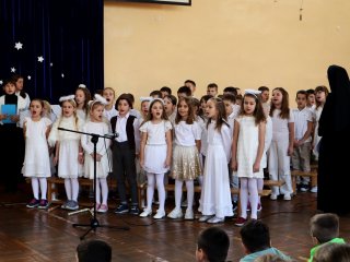 Jasełka szkolne – magia świątecznego przedstawienia