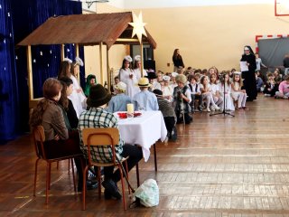Jasełka szkolne – magia świątecznego przedstawienia
