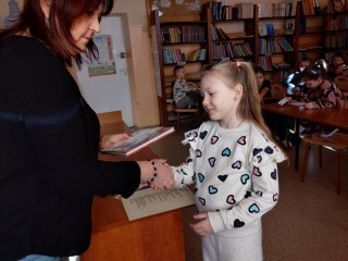 Pasowanie na Czytelnika – pierwszoklasiści wkraczają w świat książek