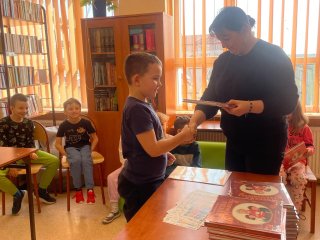 Pasowanie na Czytelnika – pierwszoklasiści wkraczają w świat książek