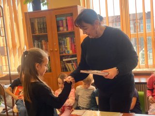 Pasowanie na Czytelnika – pierwszoklasiści wkraczają w świat książek