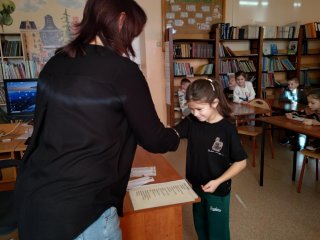 Pasowanie na Czytelnika – pierwszoklasiści wkraczają w świat książek