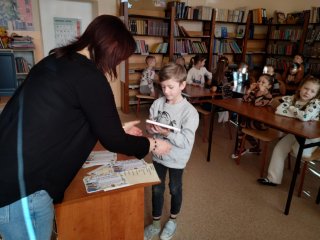 Pasowanie na Czytelnika – pierwszoklasiści wkraczają w świat książek