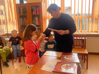 Pasowanie na Czytelnika – pierwszoklasiści wkraczają w świat książek