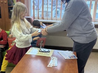 Pasowanie na Czytelnika – pierwszoklasiści wkraczają w świat książek