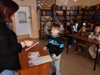 Pasowanie na Czytelnika – pierwszoklasiści wkraczają w świat książek