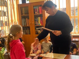 Pasowanie na Czytelnika – pierwszoklasiści wkraczają w świat książek