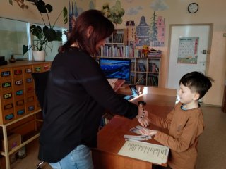 Pasowanie na Czytelnika – pierwszoklasiści wkraczają w świat książek