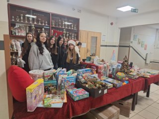 Mikołajkowa Loteria Fantowa na rzecz Adama Iwanejko – wspólnie pomagamy i dzielimy się dobrem