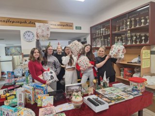 Mikołajkowa Loteria Fantowa na rzecz Adama Iwanejko – wspólnie pomagamy i dzielimy się dobrem