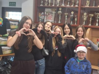 Mikołajkowa Loteria Fantowa na rzecz Adama Iwanejko – wspólnie pomagamy i dzielimy się dobrem