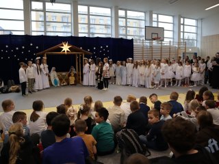 Jasełka w naszej szkole – wyjątkowe spotkanie z bożonarodzeniową tradycją