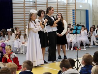Jasełka w naszej szkole – wyjątkowe spotkanie z bożonarodzeniową tradycją