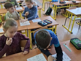 Kolorowe litery – nauka przez kreatywną zabawę
