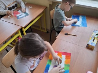Kolorowe litery – nauka przez kreatywną zabawę