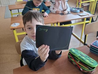 Kolorowe litery – nauka przez kreatywną zabawę