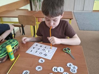 Słomkowe litery