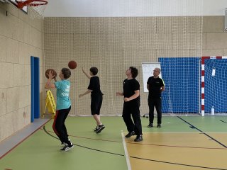 Turniej sportowy klas szóstych w ramach programu „Trzymaj Formę!”